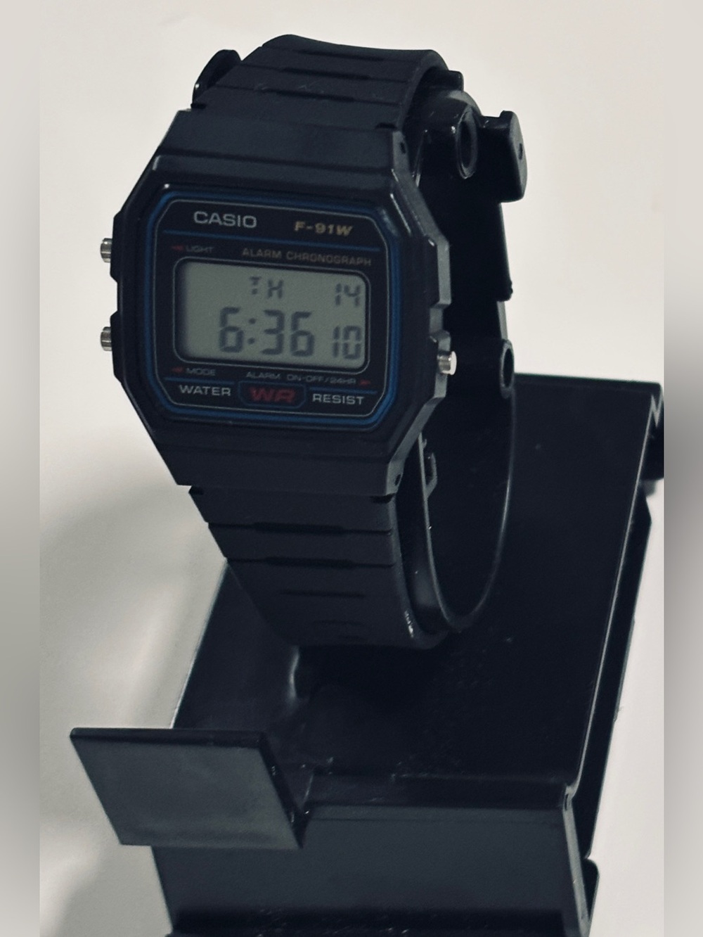 Casio F-91W Digital Mens Watch , Black Resin 
Chronograph Day Date
